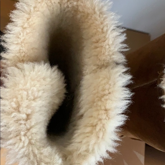 UGG Bailey button tan boots - Picture 5 of 8